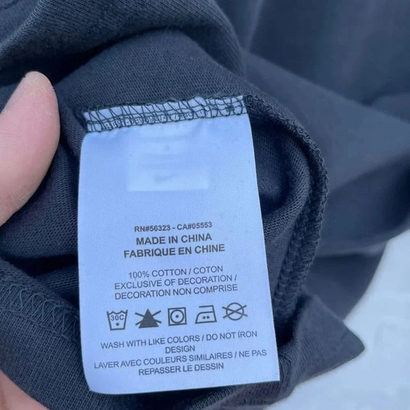 Nike Mens Olivia Kim Peace Sign NYC Long Sleeve T shirt Off Noir Sz Small - Picture 5 of 8